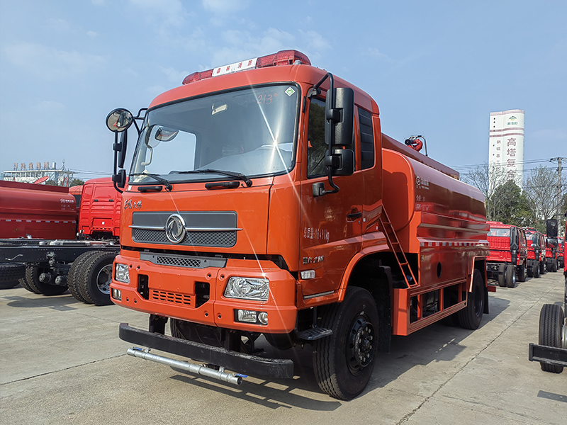 東風(fēng) 8 噸四驅(qū)越野消防灑水車