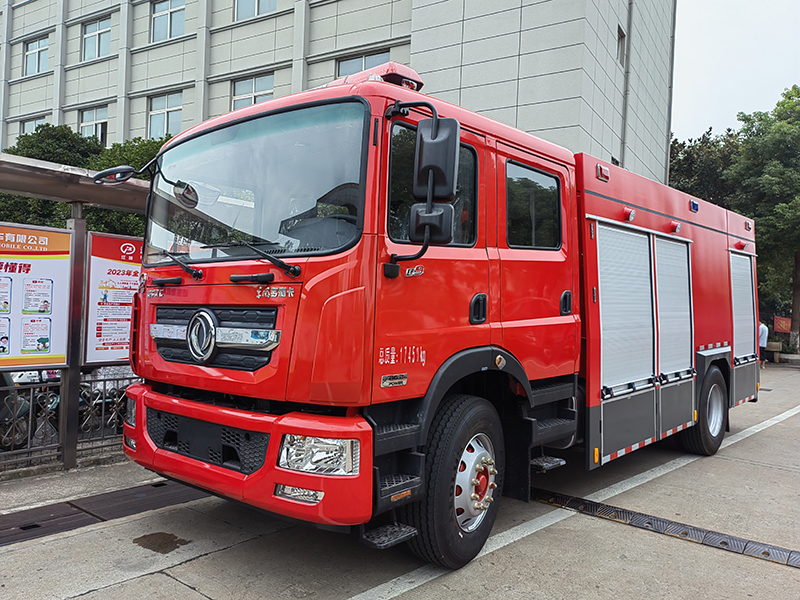 東風D9水罐消防車 8 噸水