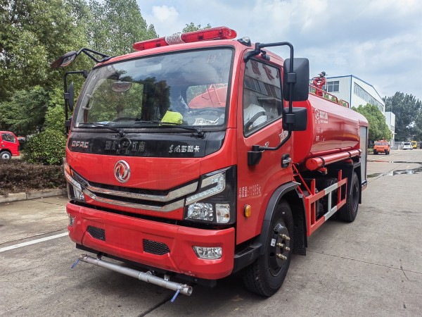 東風 7.2 噸消防灑水車